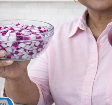 🧅 Can Red Onion Really Lower Blood Sugar Instantly? Myth or Truth Explained 🧅 Can Red Onion Really Lower Blood Sugar Instantly? Myth or Truth Explained