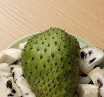 Amazing Health Benefits of Eating Soursop Fruit (And Who Should Avoid It)